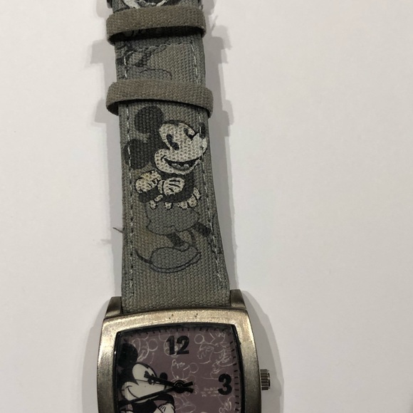 Mickey Mouse Disney Parks Limited Release Watch - Picture 5 of 6